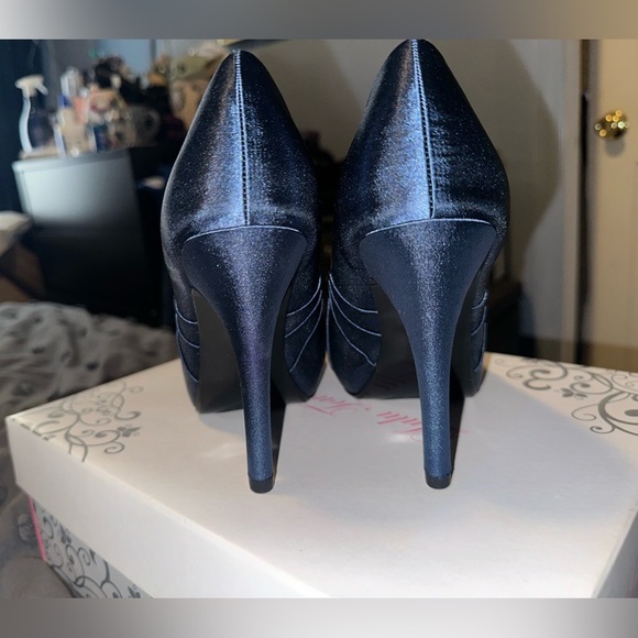 NWT Lulu Townsend Silk High Heeled Shoe in Navy Blue SIZE 9 - Picture 7 of 7